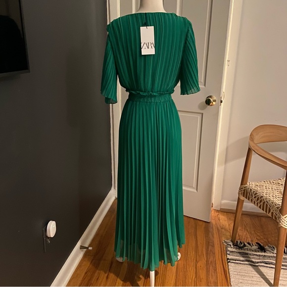 Zara Pleated MIDI Dress - Picture 4 of 6